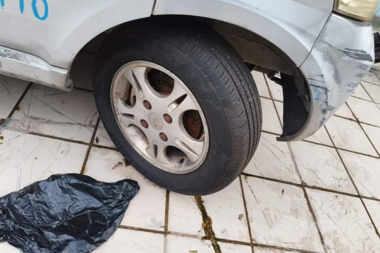Used Wuling Rongguang 2012 1.2L Extended Standard Version LJY Right Front Wheel Hub