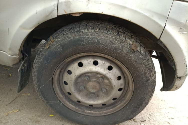 Used Wuling Rongguang 2012 1.5L Extended Standard Version Right Front Wheel Hub