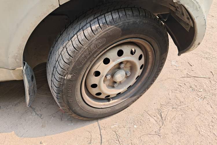 Used Wuling Rongguang 2012 1.2L Extended Basic Version LJY Right Front Wheel Hub