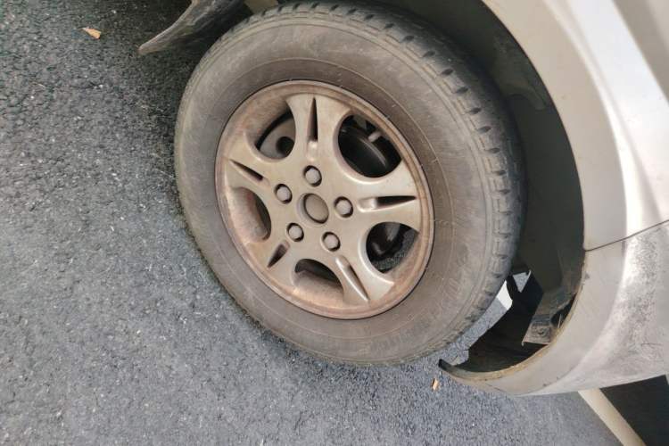 Used Wuling Rongguang 2012 1.2L Extended Standard Version LJY Right Front Wheel Hub