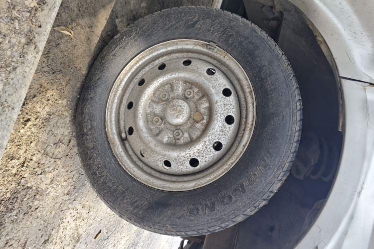 Used Wuling Rongguang 2012 1.2L Extended Basic Version LJY Right Front Wheel Hub