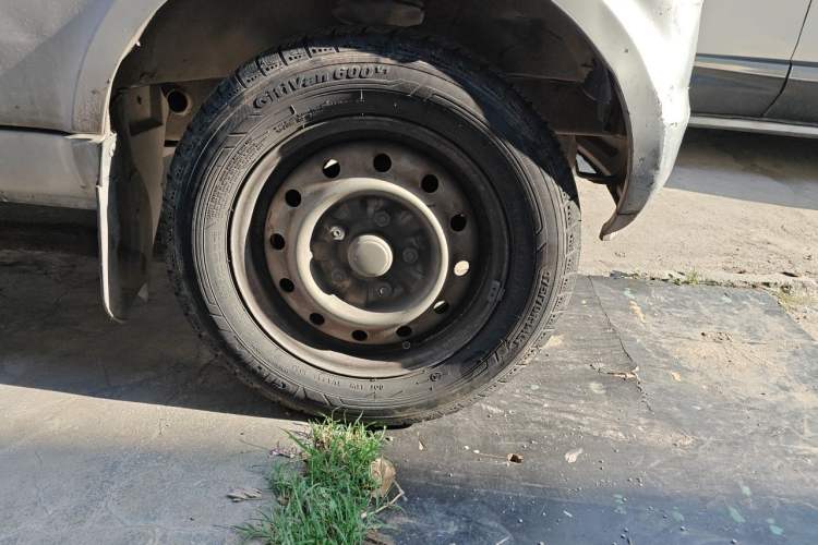 Used Wuling Rongguang 2012 1.2L Extended Basic Version LJY Right Front Wheel Hub