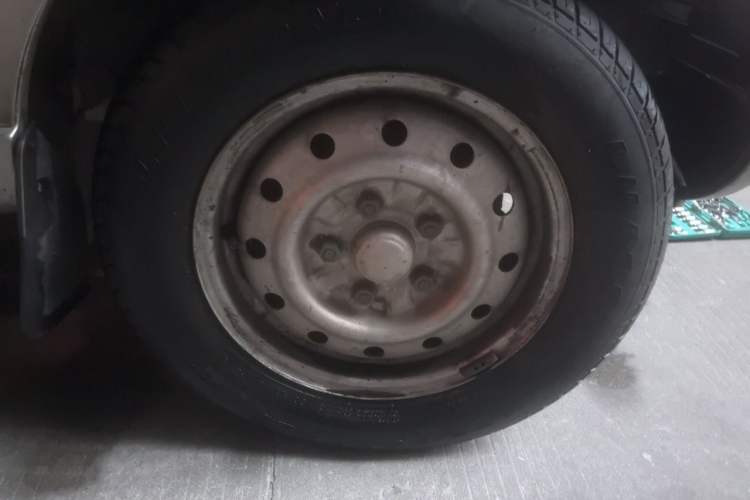 Used Wuling Rongguang 2012 1.2L Extended Basic Version LJY Right Front Wheel Hub