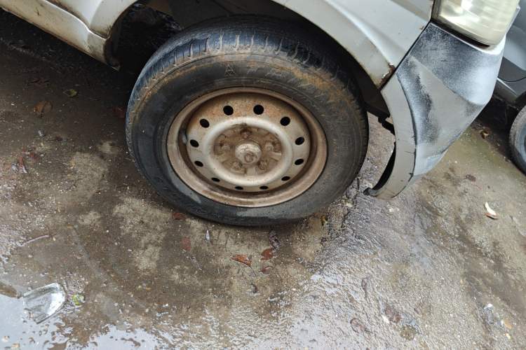 Used Wuling Rongguang 2012 1.5L Extended Basic Version Right Front Wheel Hub