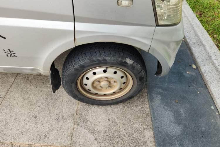 Used Wuling Rongguang 2012 1.2L Extended Basic Version LJY Right Front Wheel Hub