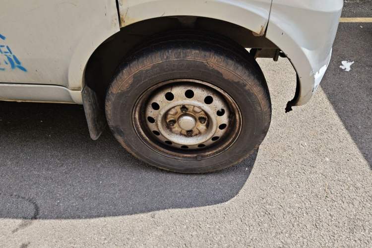Used Wuling Rongguang 2012 1.2L Extended Basic Version LJY Right Front Wheel Hub