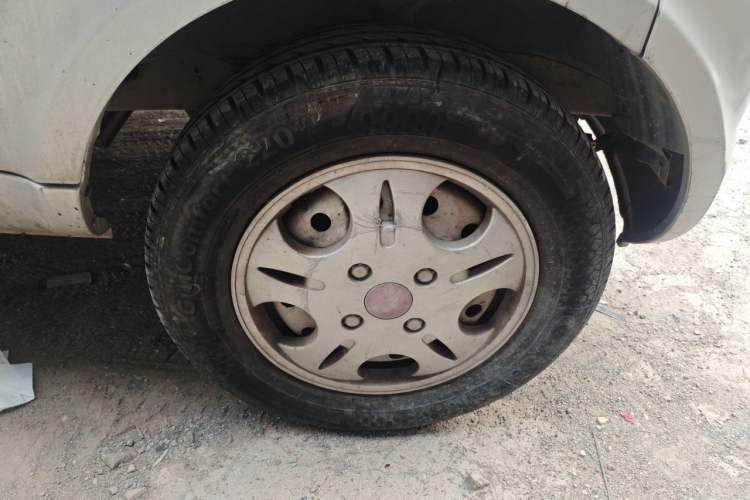 Used Wuling Rongguang 2012 1.2L Extended Basic Version LJY Right Front Wheel Hub