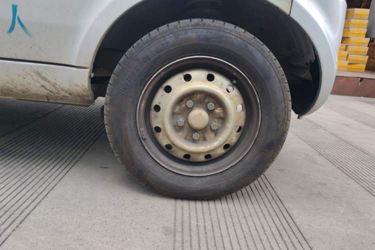 Used Wuling Rongguang 2012 1.5L Extended Basic Version Right Front Wheel Hub