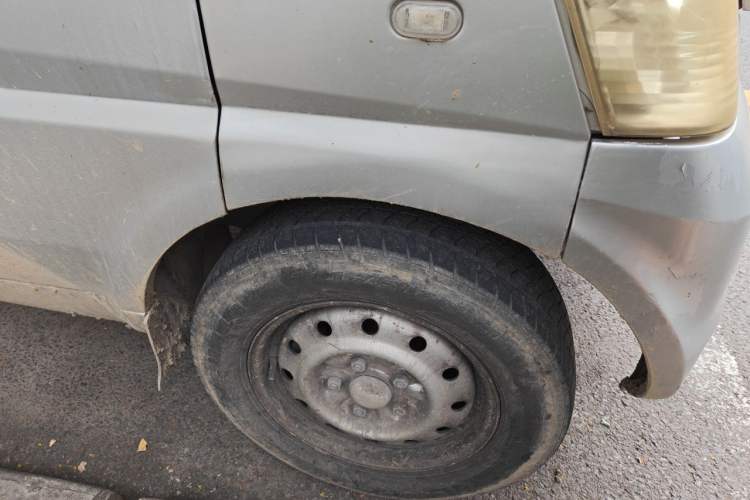 Used Wuling Rongguang 2012 1.5L Extended Basic Version Right Front Wheel Hub