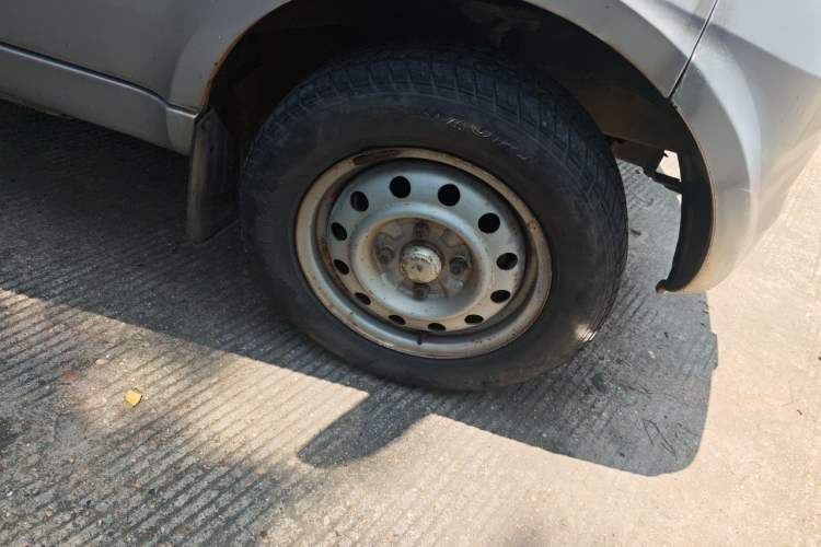 Used Wuling Rongguang 2012 1.2L Extended Basic Version LJY Right Front Wheel Hub