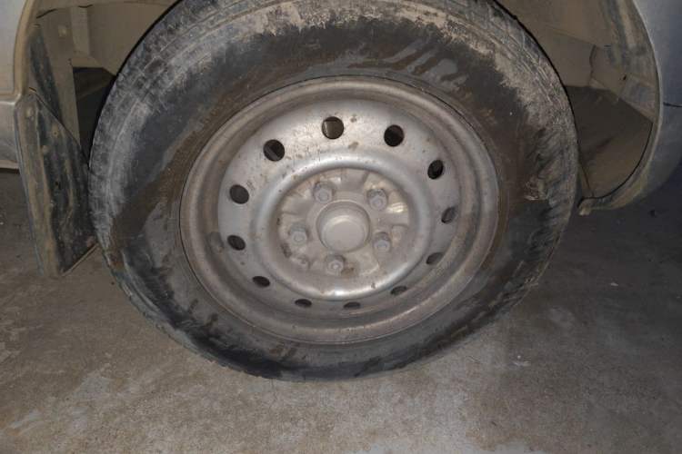 Used Wuling Rongguang 2012 1.2L Extended Basic Version LJY Right Front Wheel Hub