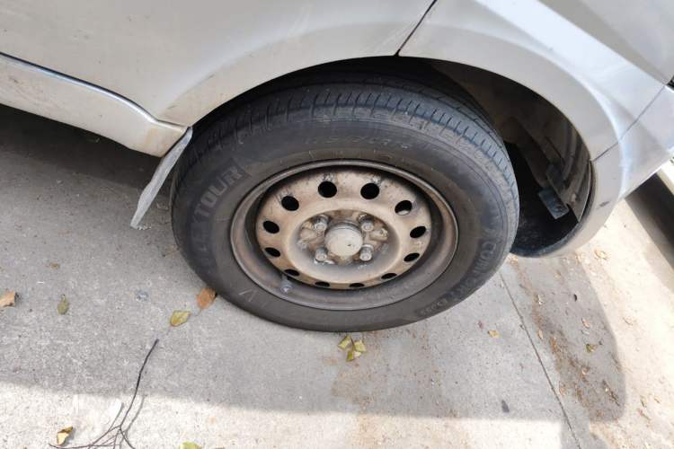 Used Wuling Rongguang 2012 1.2L Extended Basic Version LJY Right Front Wheel Hub