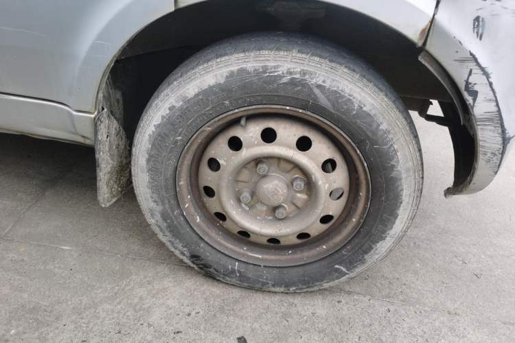 Used Wuling Rongguang 2012 1.2L Extended Basic Version LJY Right Front Wheel Hub