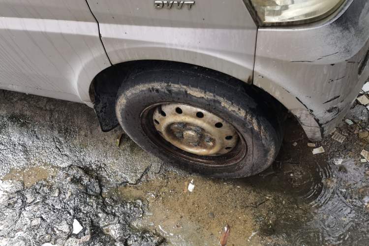 Used Wuling Rongguang 2012 1.5L Extended Standard Version Right Front Wheel Hub