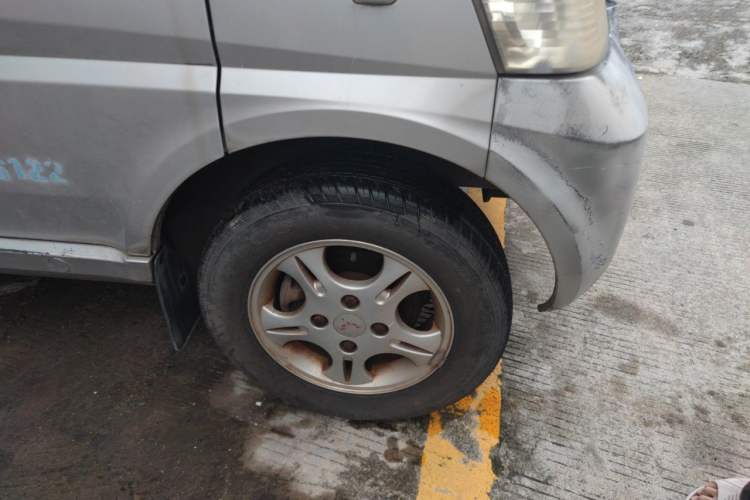 Used Wuling Rongguang 2012 1.2L Extended Basic Version LJY Right Front Wheel Hub