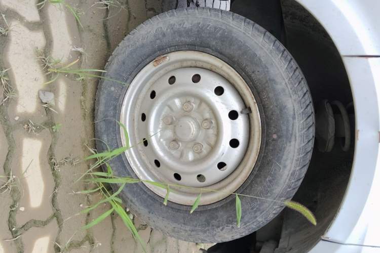 Used Wuling Rongguang 2012 1.2L Extended Basic Version LJY Right Front Wheel Hub