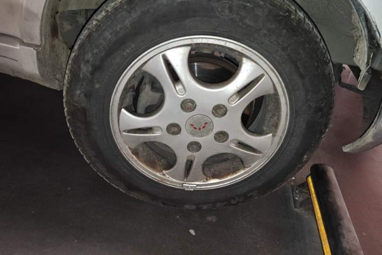 Used Wuling Rongguang 2012 1.5L Extended Standard Version Right Front Wheel Hub