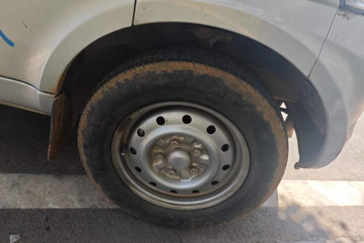 Used Wuling Rongguang 2012 1.5L Extended Basic Version Right Front Wheel Hub