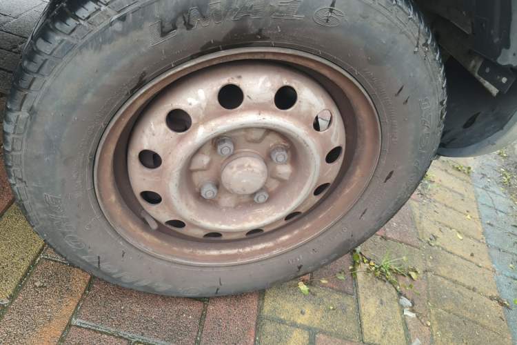 Used Wuling Rongguang 2012 1.2L Extended Basic Version LJY Right Front Wheel Hub