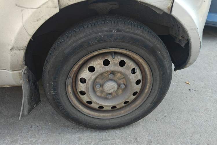 Used Wuling Rongguang 2012 1.2L Extended Basic Version LJY Right Front Wheel Hub