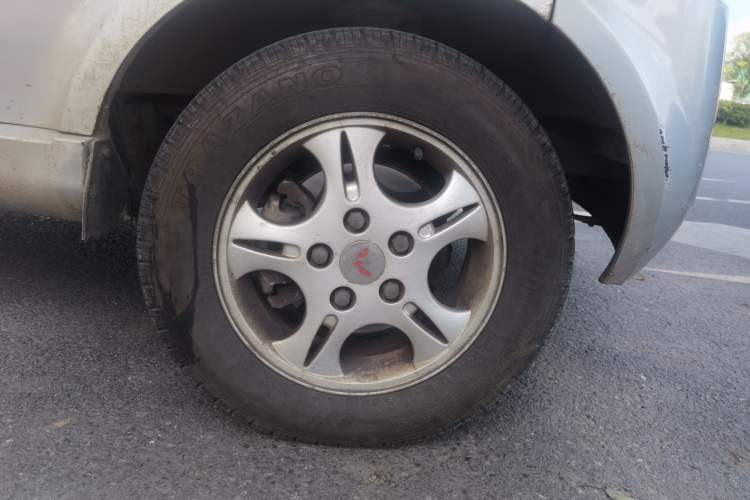 Used Wuling Rongguang 2012 1.5L Extended Basic Version Right Front Wheel Hub
