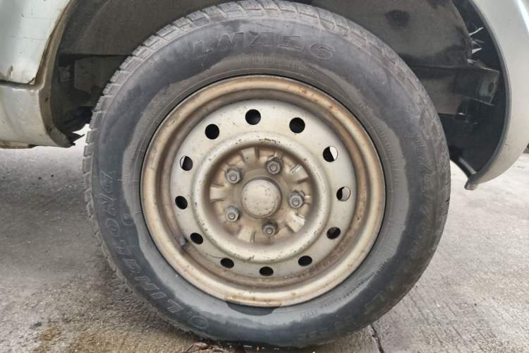Used Wuling Rongguang 2012 1.2L Extended Basic Version LJY Right Front Wheel Hub
