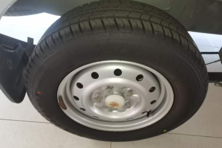 Used Wuling Rongguang 2012 1.5L Extended Basic Version Right Rear Wheel Hub