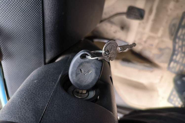 Used Wuling Rongguang 2012 1.2L Extended Basic Version LJY Vehicle Key