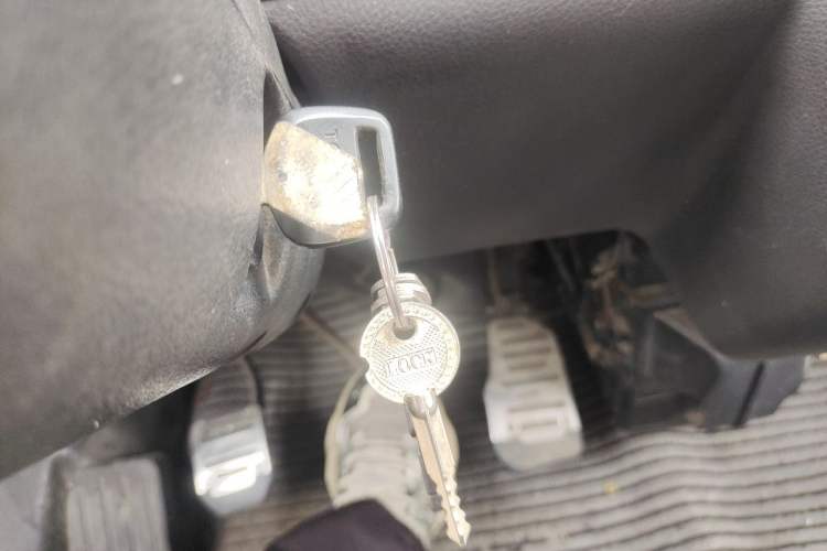 Used Wuling Rongguang 2012 1.2L Extended Basic Version LJY Vehicle Key