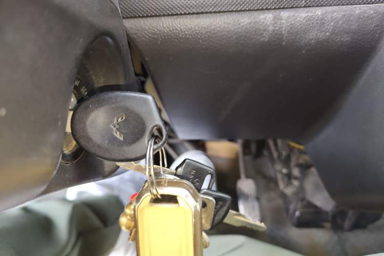 Used Wuling Rongguang 2012 1.2L Extended Basic Version LJY Vehicle Key
