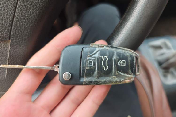 Used Wuling Rongguang 2012 1.2L Extended Basic Version LJY Vehicle Key