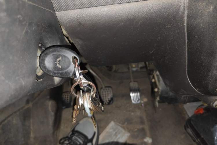 Used Wuling Rongguang 2012 1.2L Extended Basic Version LJY Vehicle Key