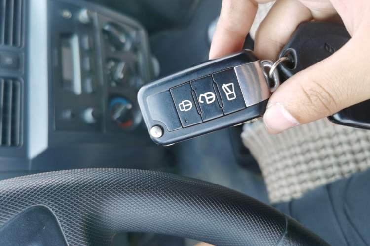Used Wuling Rongguang 2012 1.2L Extended Basic Version LJY Vehicle Key