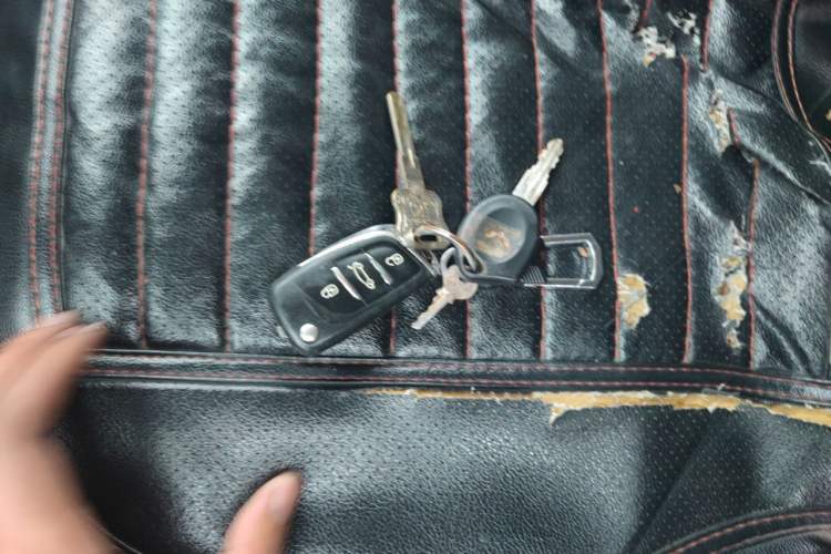 Used Wuling Rongguang 2012 1.2L Extended Basic Version LJY Vehicle Key
