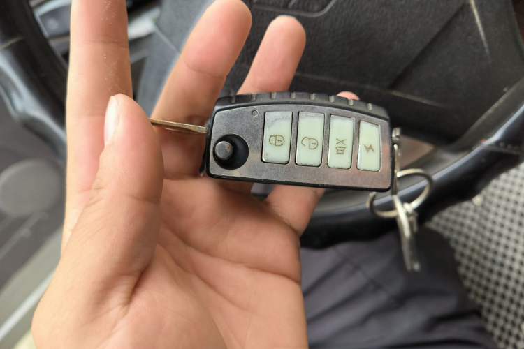 Used Wuling Rongguang 2012 1.2L Extended Basic Version LJY Vehicle Key