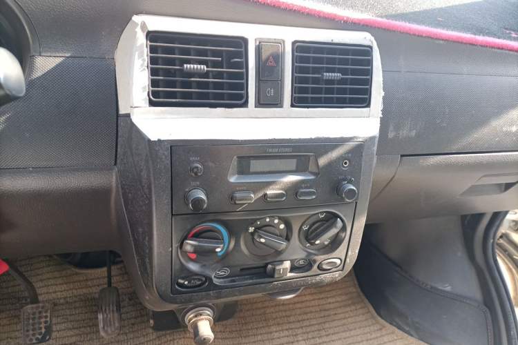 Used Wuling Rongguang 2012 1.2L Extended Basic Version LJY Audio And AC Panel