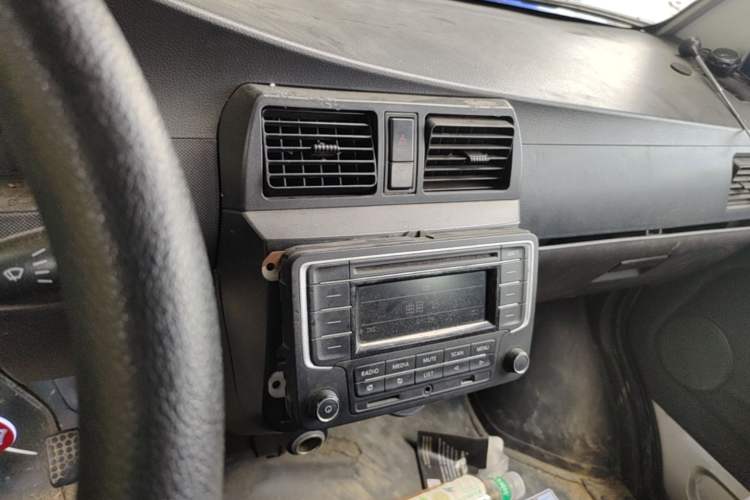 Used Wuling Rongguang 2012 1.5L Extended Standard Version Audio And AC Panel