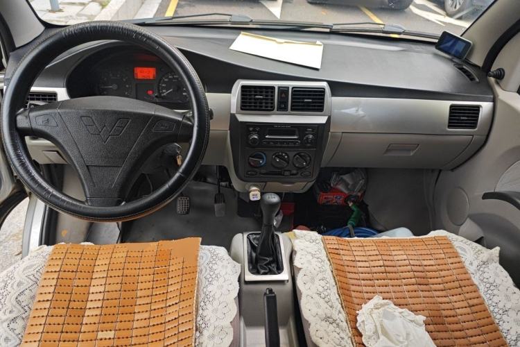 Used Wuling Rongguang 2012 1.2L Extended Basic Version LJY Center Console