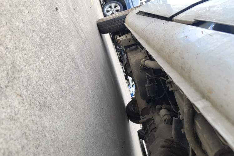 Used Wuling Rongguang 2012 1.5L Extended Standard Version Chassis Front Right