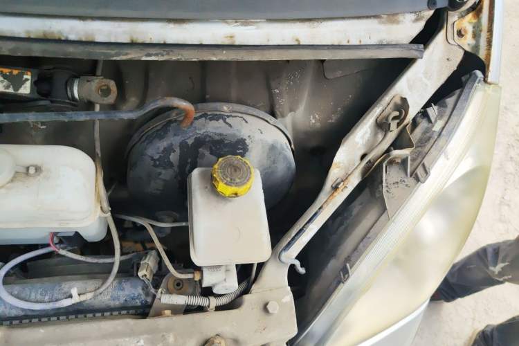 Used Wuling Rongguang 2012 1.2L Extended Basic Version LJY Engine Bay Left