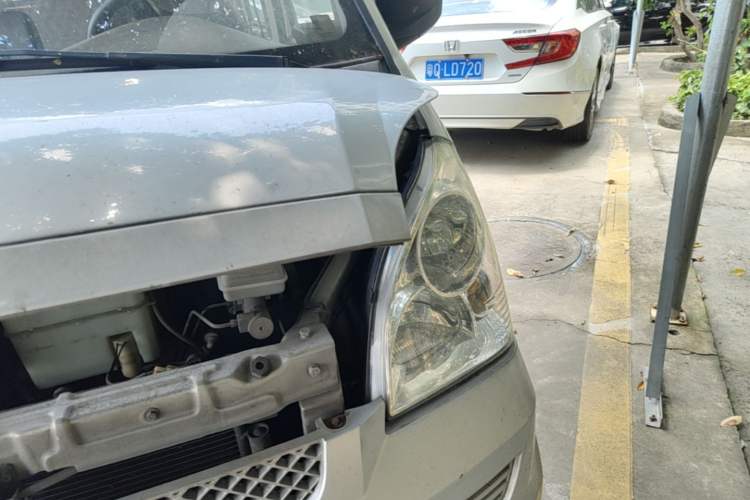 Used Wuling Rongguang 2012 1.5L Extended Standard Version Engine Bay Left