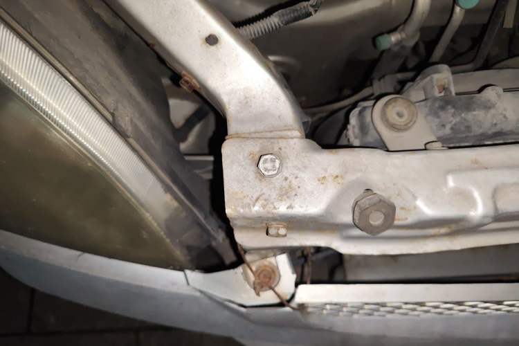 Used Wuling Rongguang 2012 1.2L Extended Basic Version LJY Engine Bay Right
