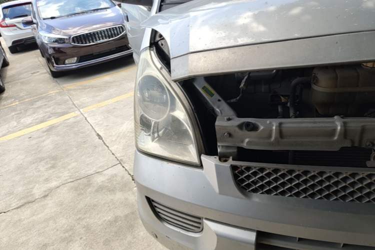 Used Wuling Rongguang 2012 1.5L Extended Standard Version Engine Bay Right