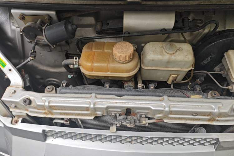 Used Wuling Rongguang 2012 1.2L Extended Basic Version LJY Engine Bay