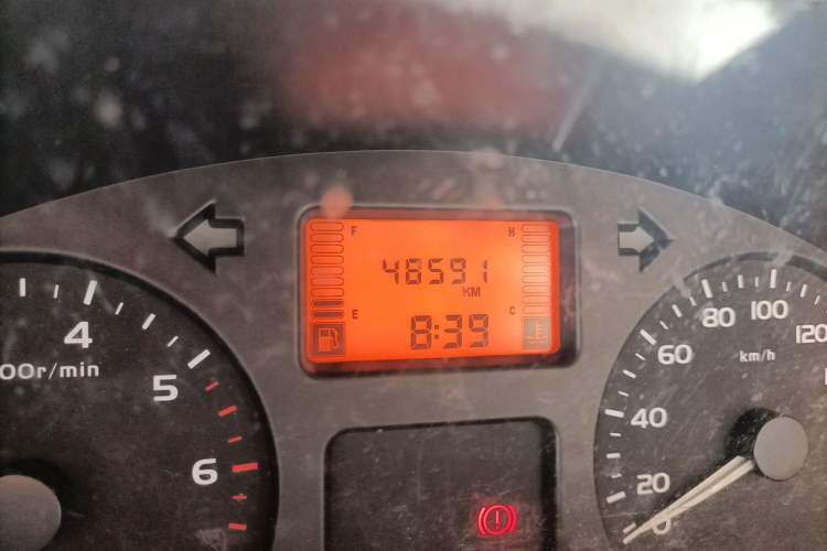 Used Wuling Rongguang 2012 1.2L Extended Basic Version LJY Odometer Close Up
