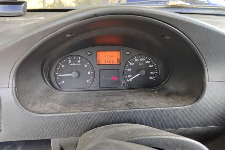 Used Wuling Rongguang 2012 1.5L Extended Standard Version Odometer Close Up