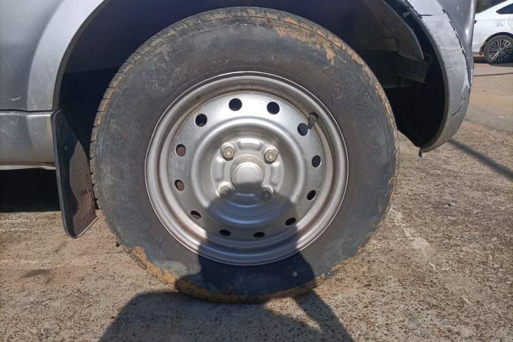 Used Wuling Rongguang 2012 1.2L Extended Basic Version LJY Right Front Wheel Hub
