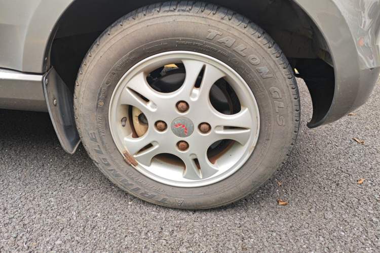Used Wuling Rongguang 2012 1.2L Extended Basic Version LJY Right Front Wheel Hub