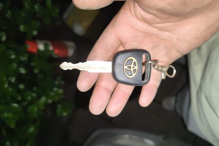 Used Wuling Rongguang 2012 1.2L Extended Basic Version LJY Vehicle Key