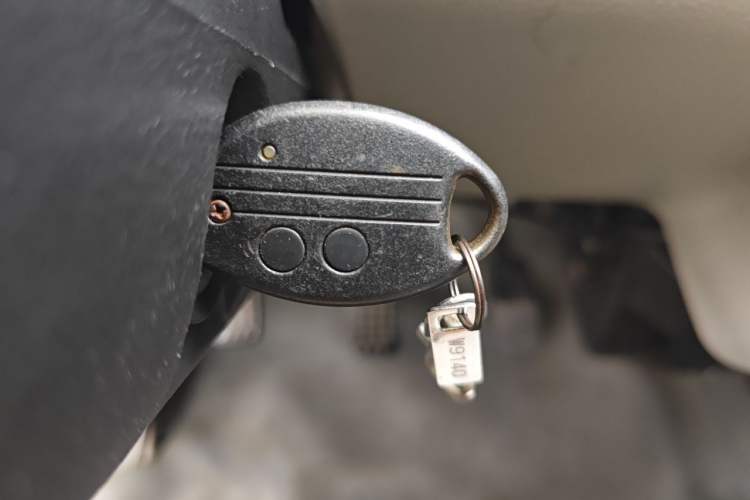 Used Wuling Rongguang 2012 1.2L Extended Basic Version LJY Vehicle Key